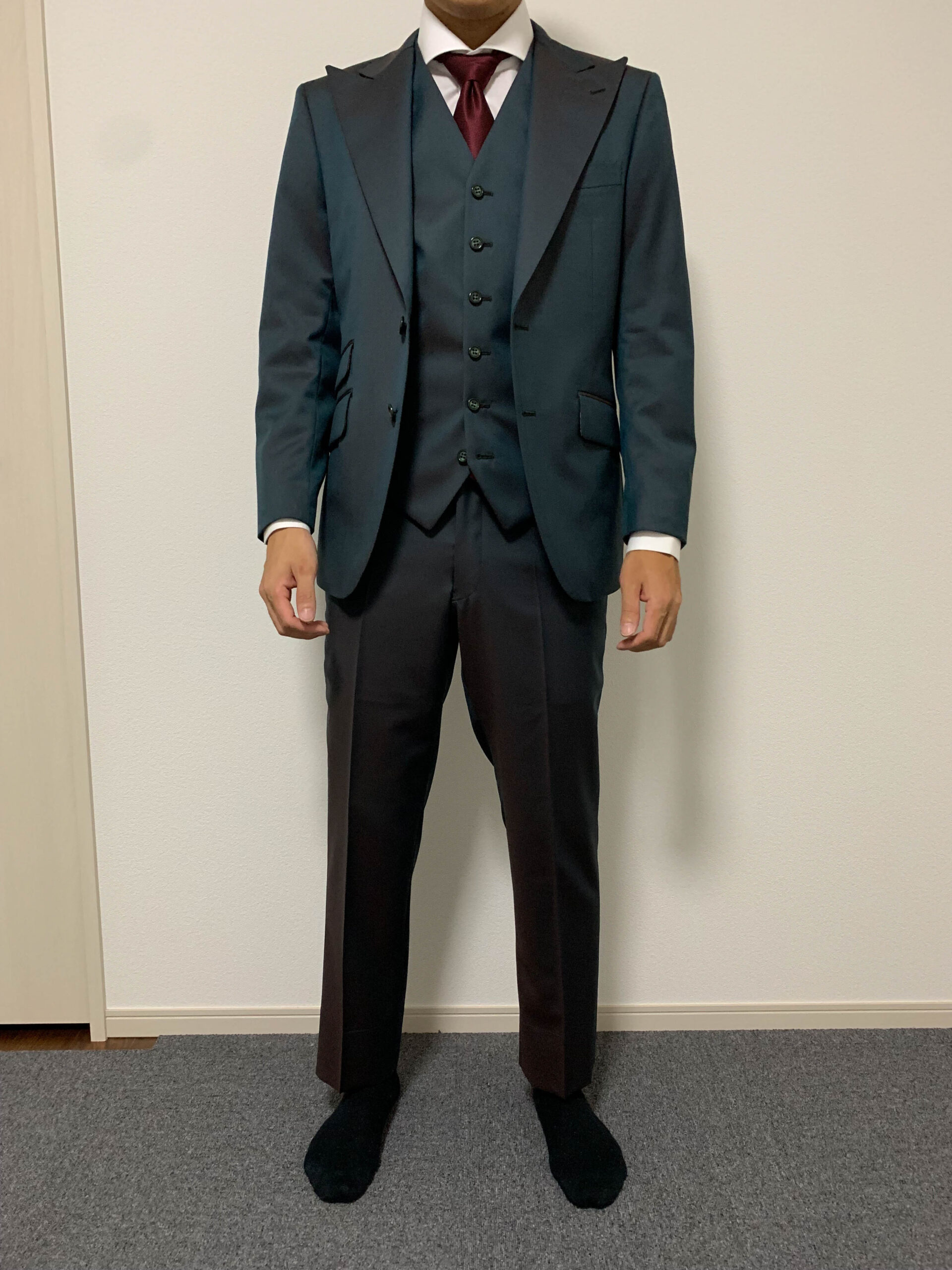 車移動が多い人のスーツ｜座りジワと突っ張りを防ぐオーダー術