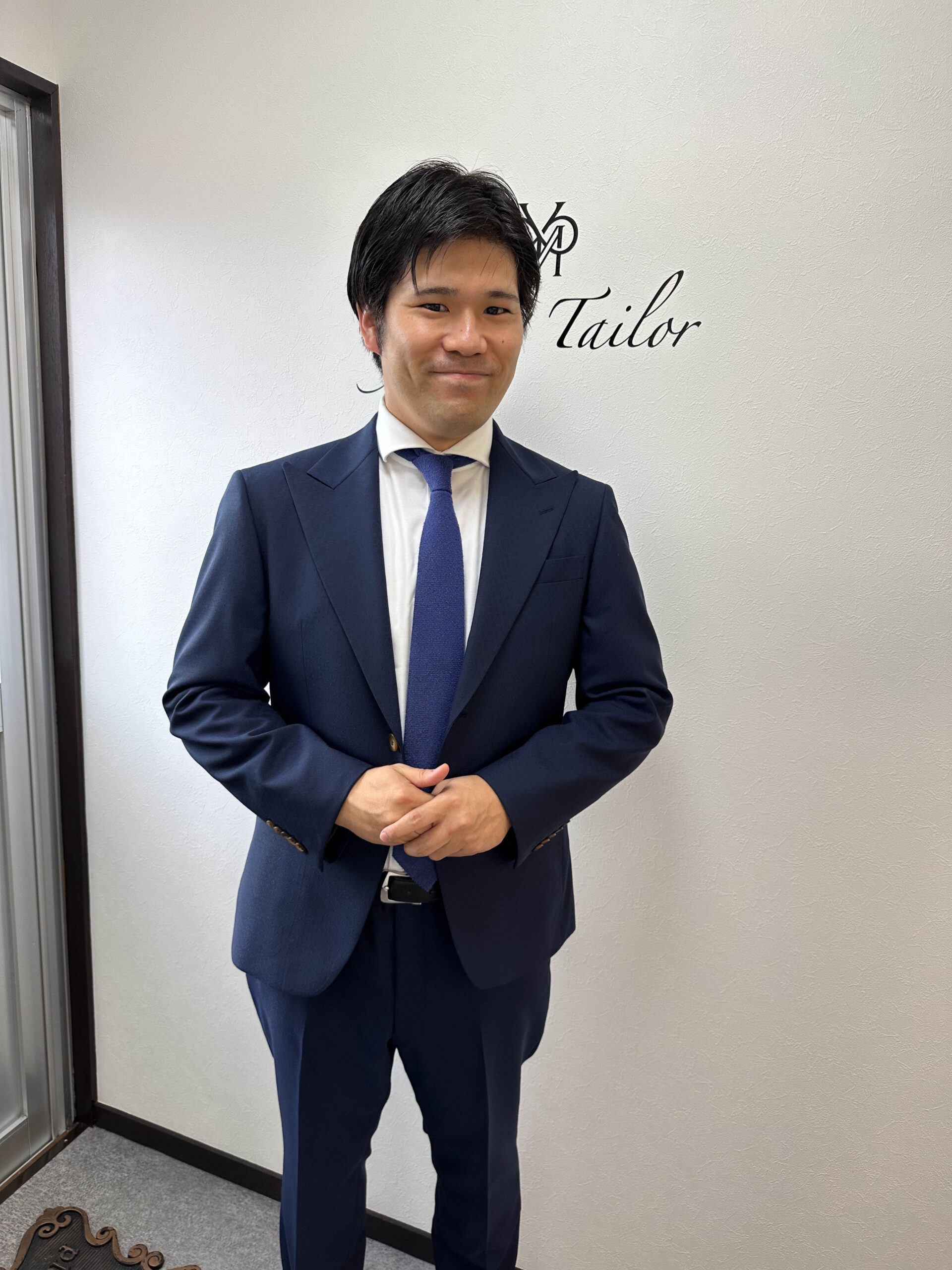 オーダースーツのサイズ直しはどこまで可能？範囲と費用の目安